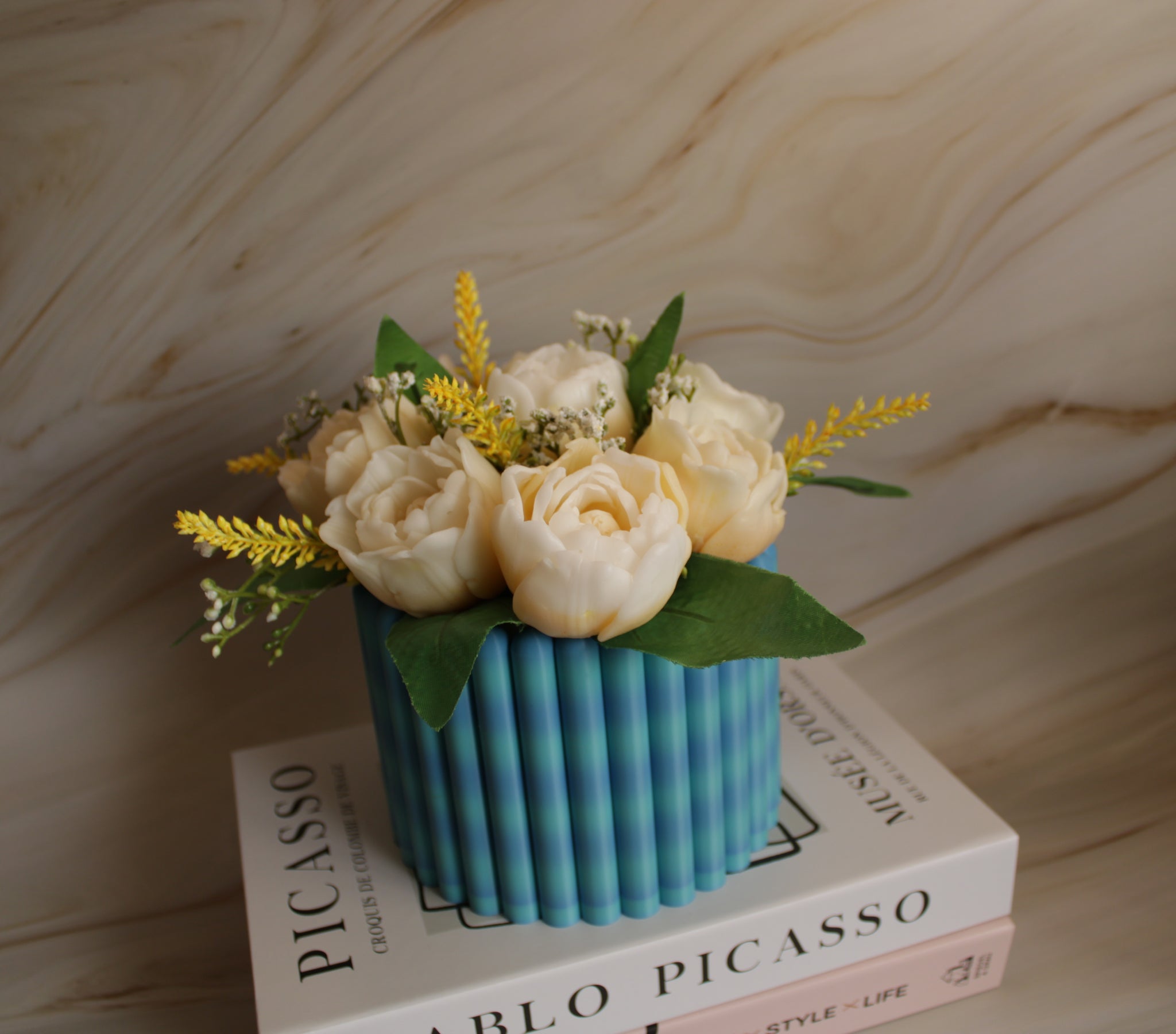 Muilo gėlių puokštė su tulpėmis