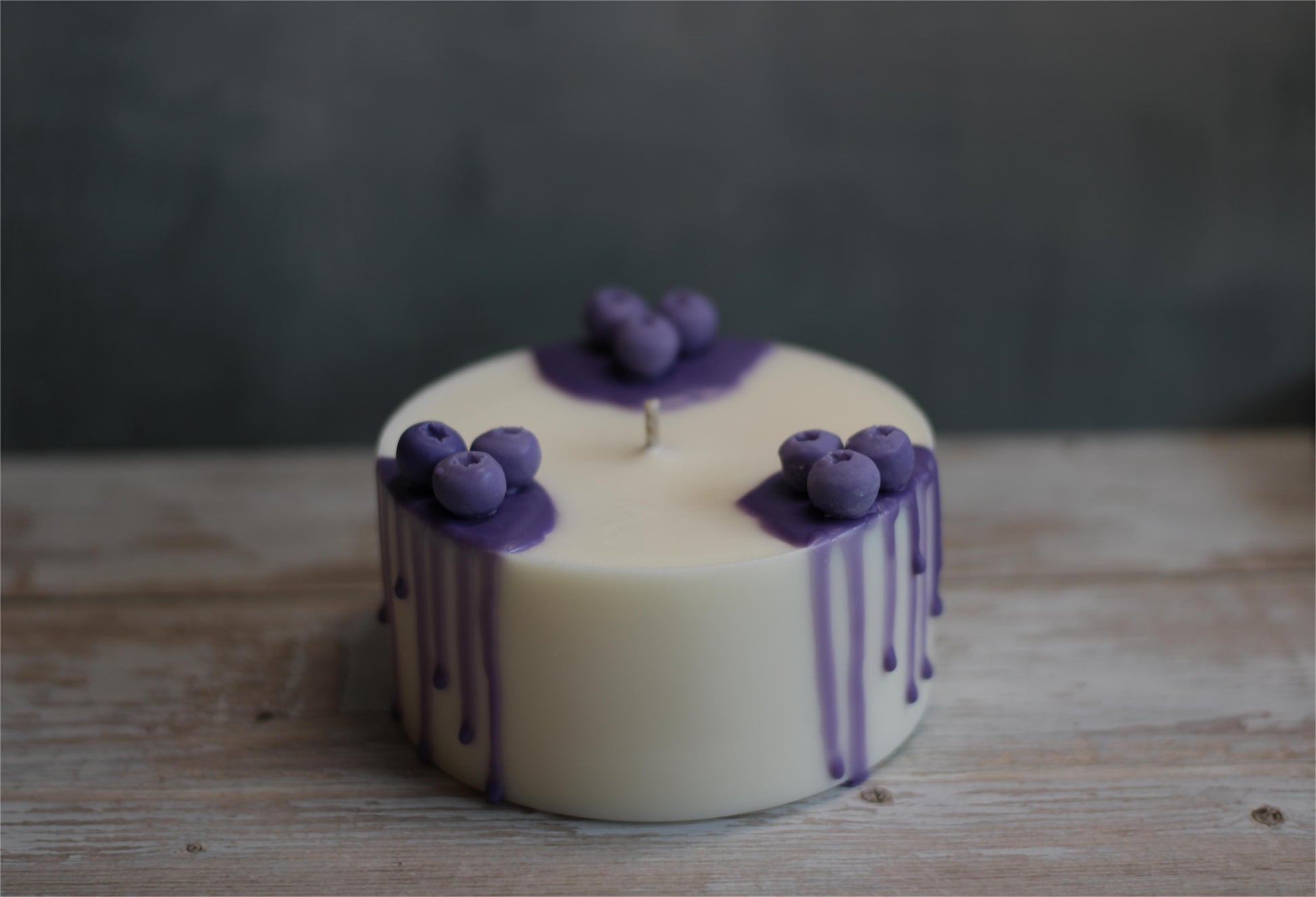 Kvepianti sojų vaško žvakė violetinė