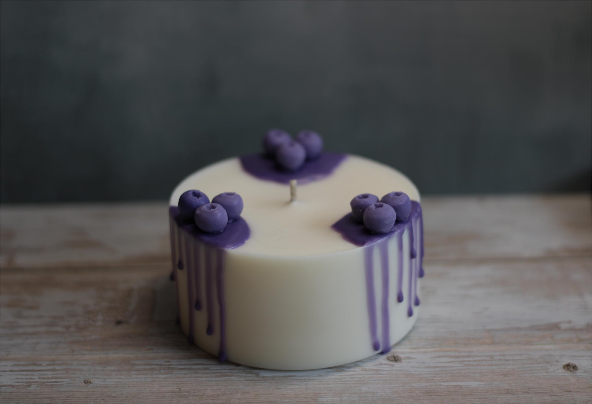 Kvepianti sojų vaško žvakė violetinė