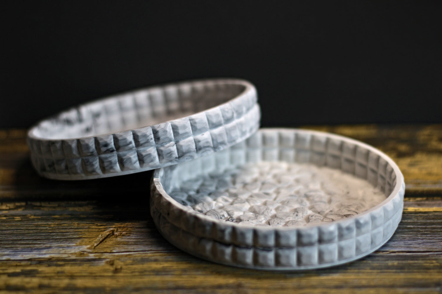 Akrilinis padėkliukas žvakėms apvalus su juodu