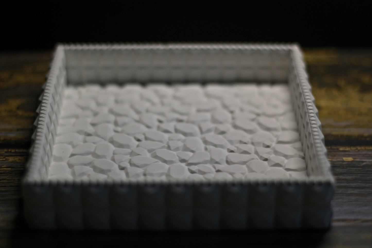 Akrilinis padėkliukas žvakėms akmenukų imitacija kvadratinis