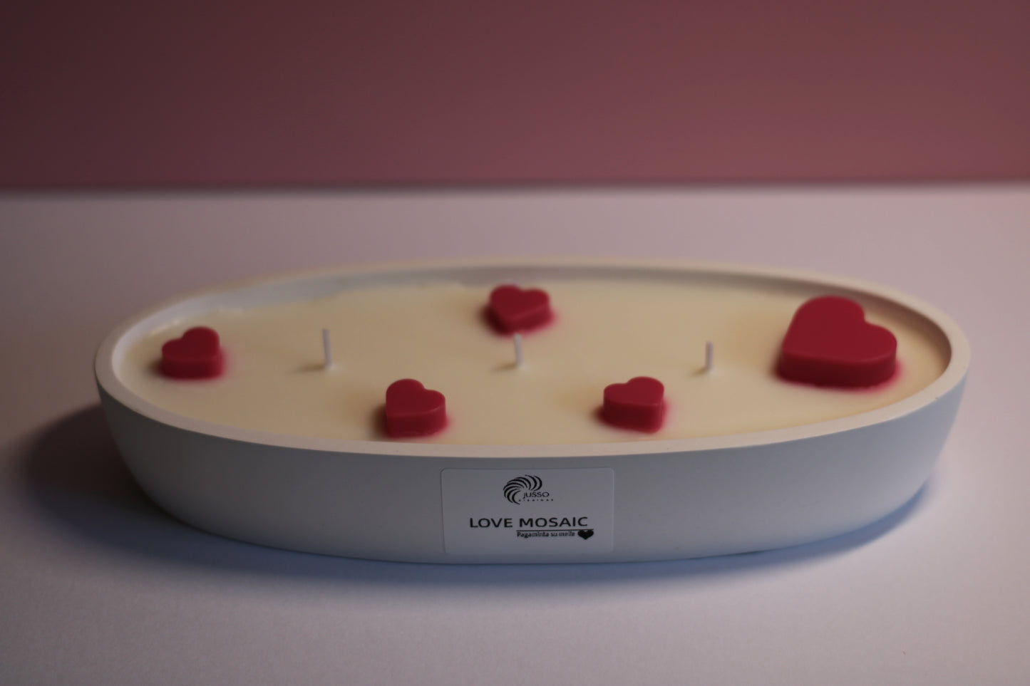 Kvepianti rankų darbo sojų vaško žvakė su širdelėmis