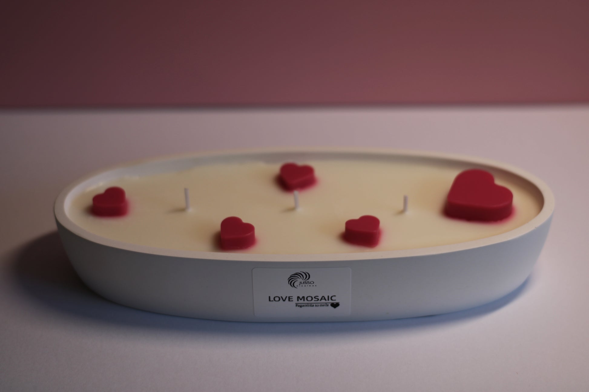 Kvepianti rankų darbo sojų vaško žvakė su širdelėmis