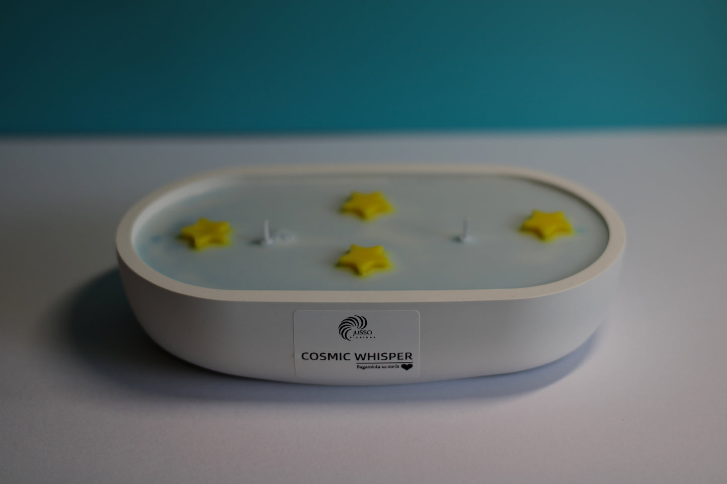 Kvepianti rankų darbo  sojų vaško žvakė su žvaigždėmis