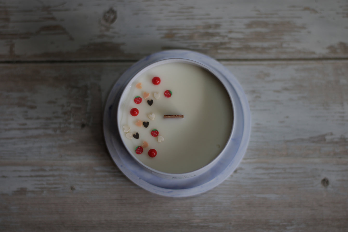 Kvepianti rankų darbo sojų vaško žvakė metaliniame indelyje