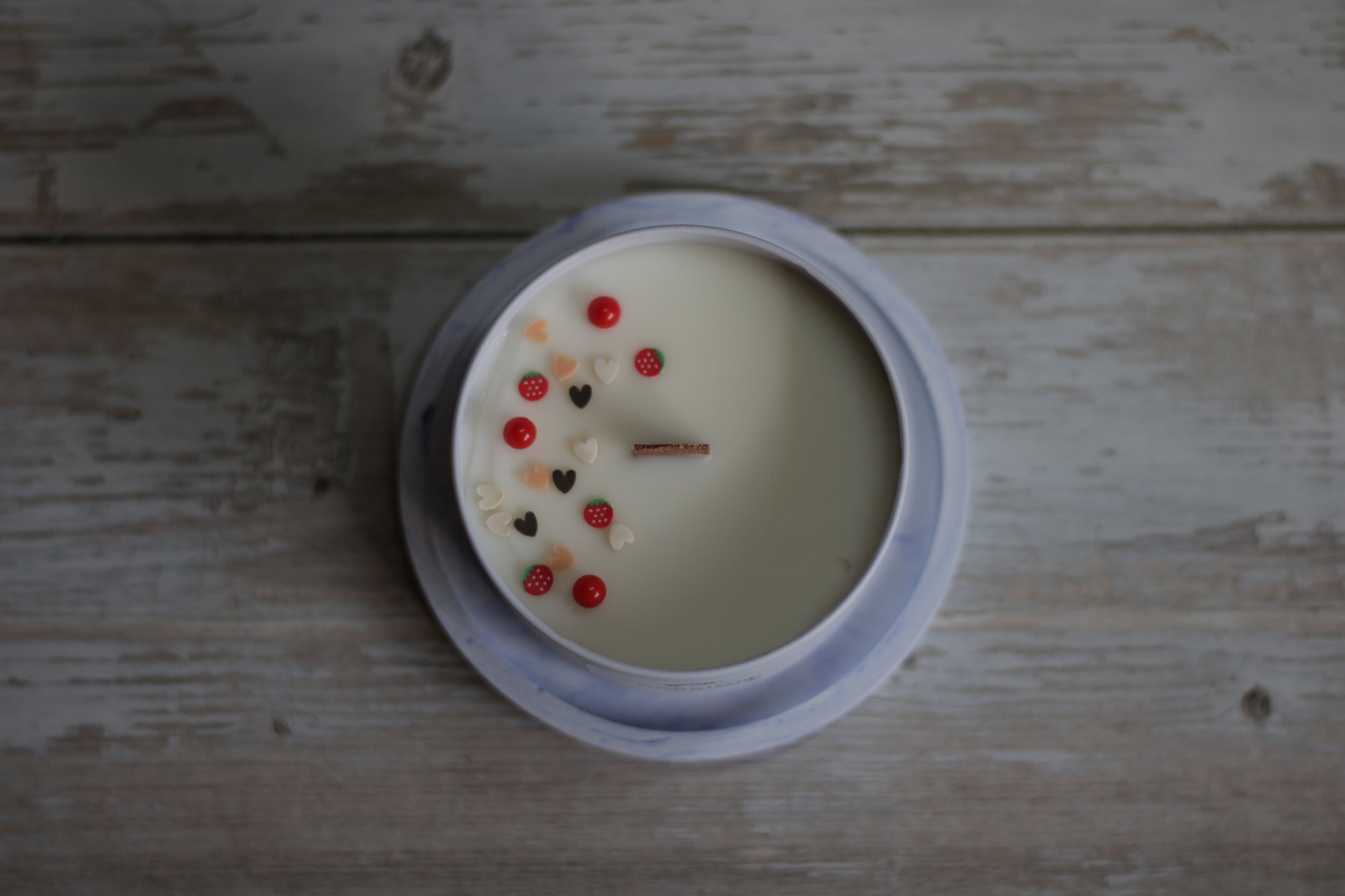 Kvepianti rankų darbo sojų vaško žvakė metaliniame indelyje