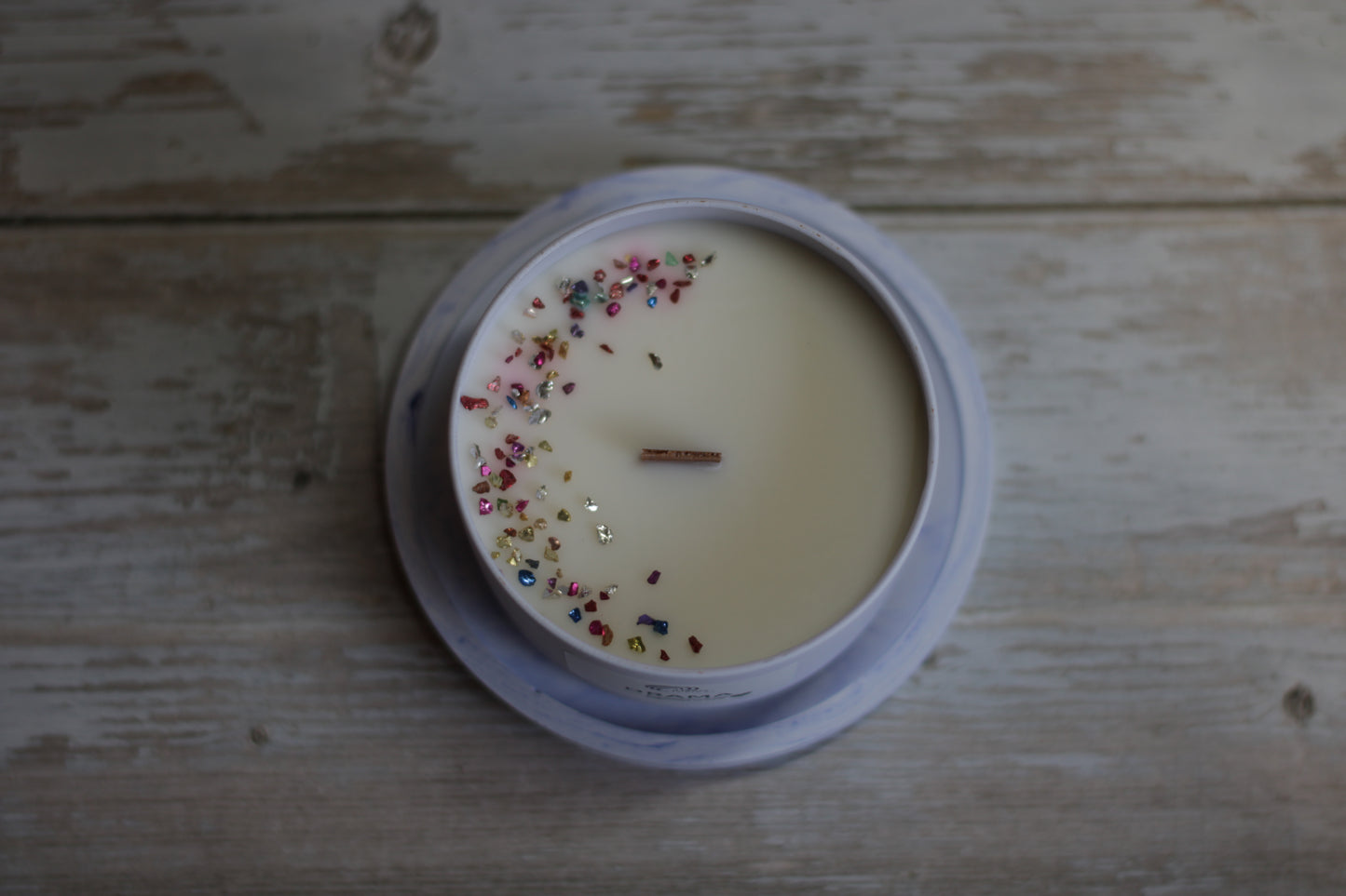 Kvepianti rankų darbo sojų vaško žvakė spalvota