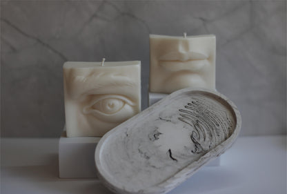 rankų darbo sojų vaško žvakės su padėkliuku lūpos ir akis