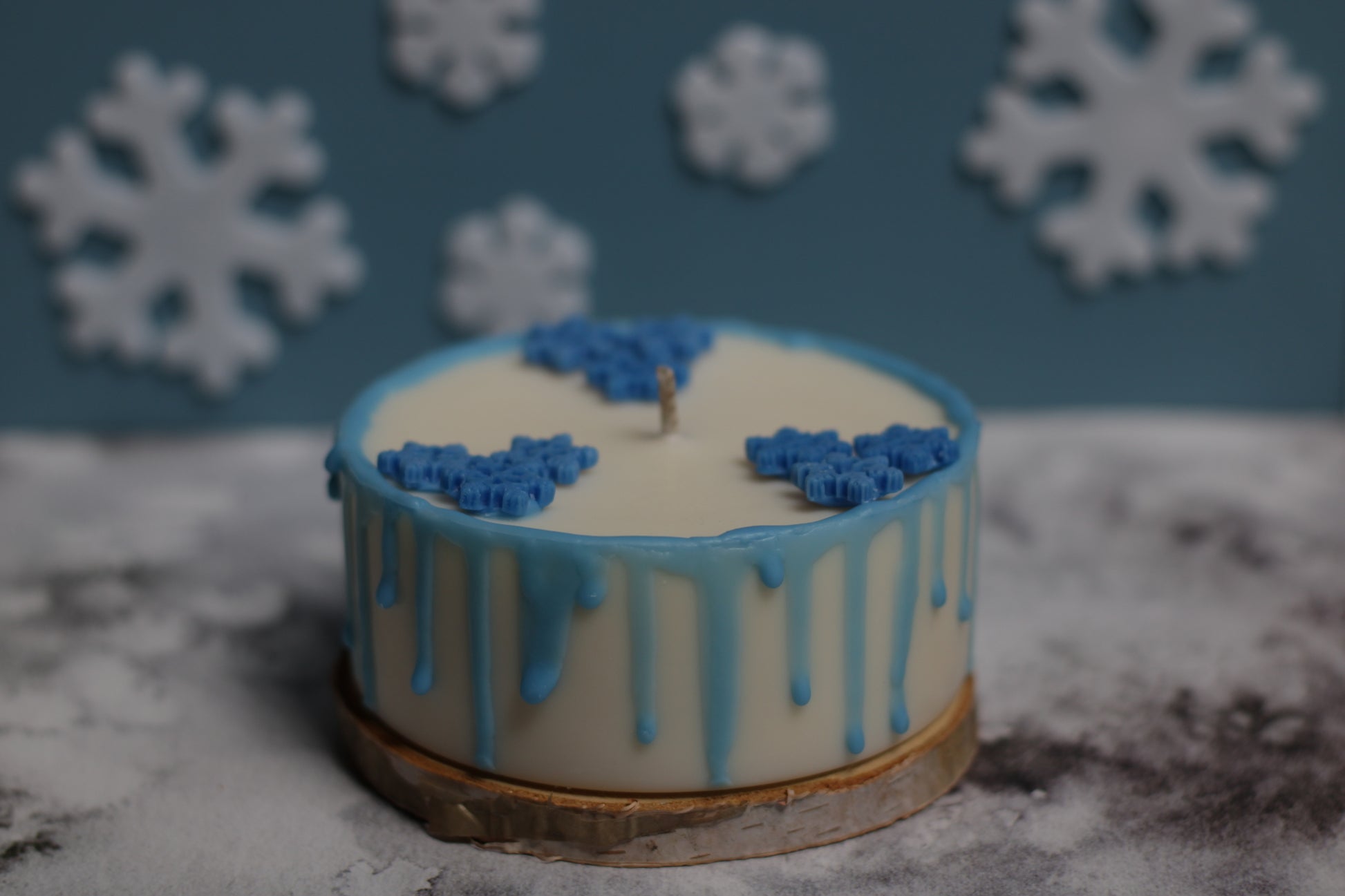 Rankų darbo žvakė Šerkšno bučinys