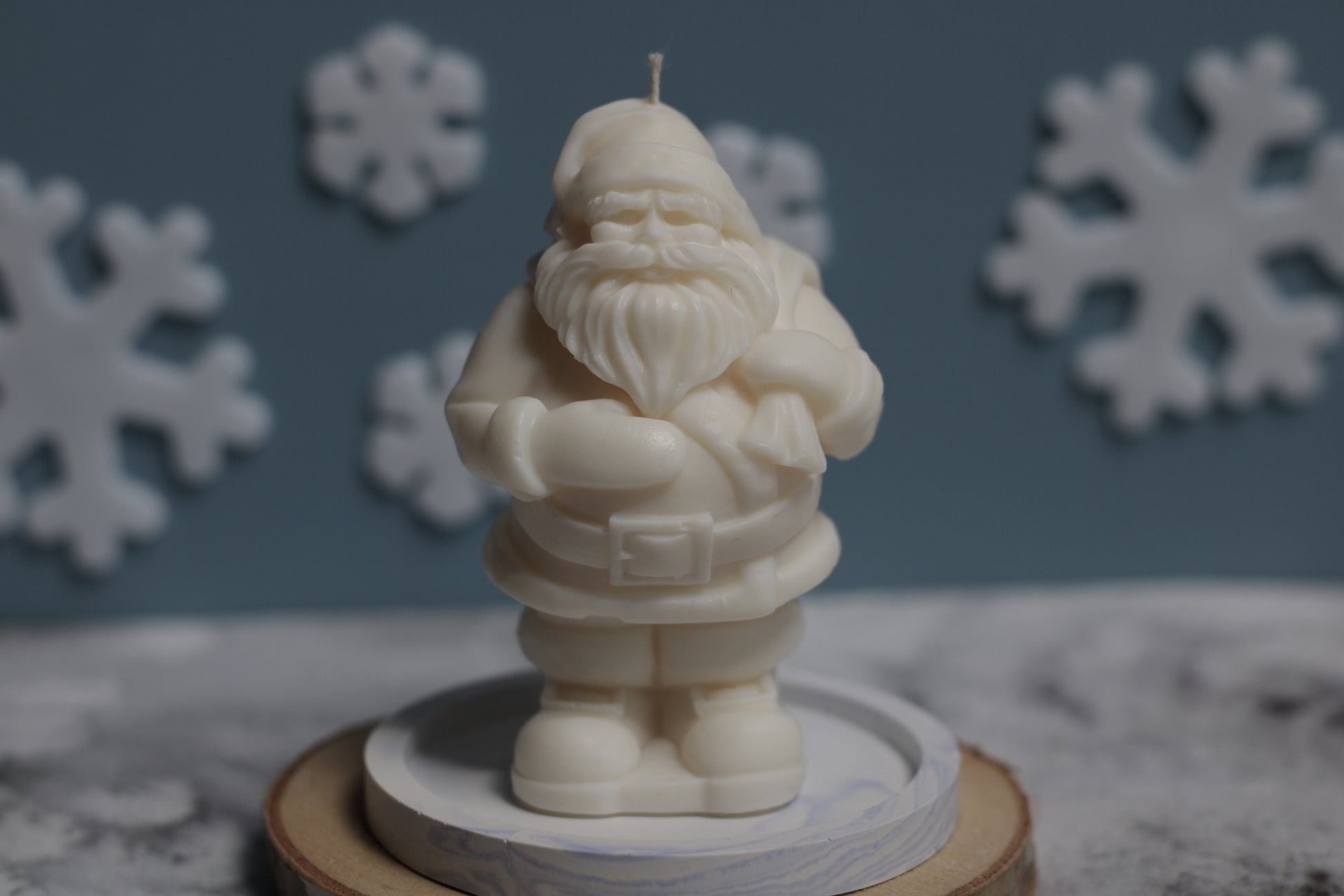 Dekoratyvinė sojų vaško žvakė KALĖDŲ SENELIS