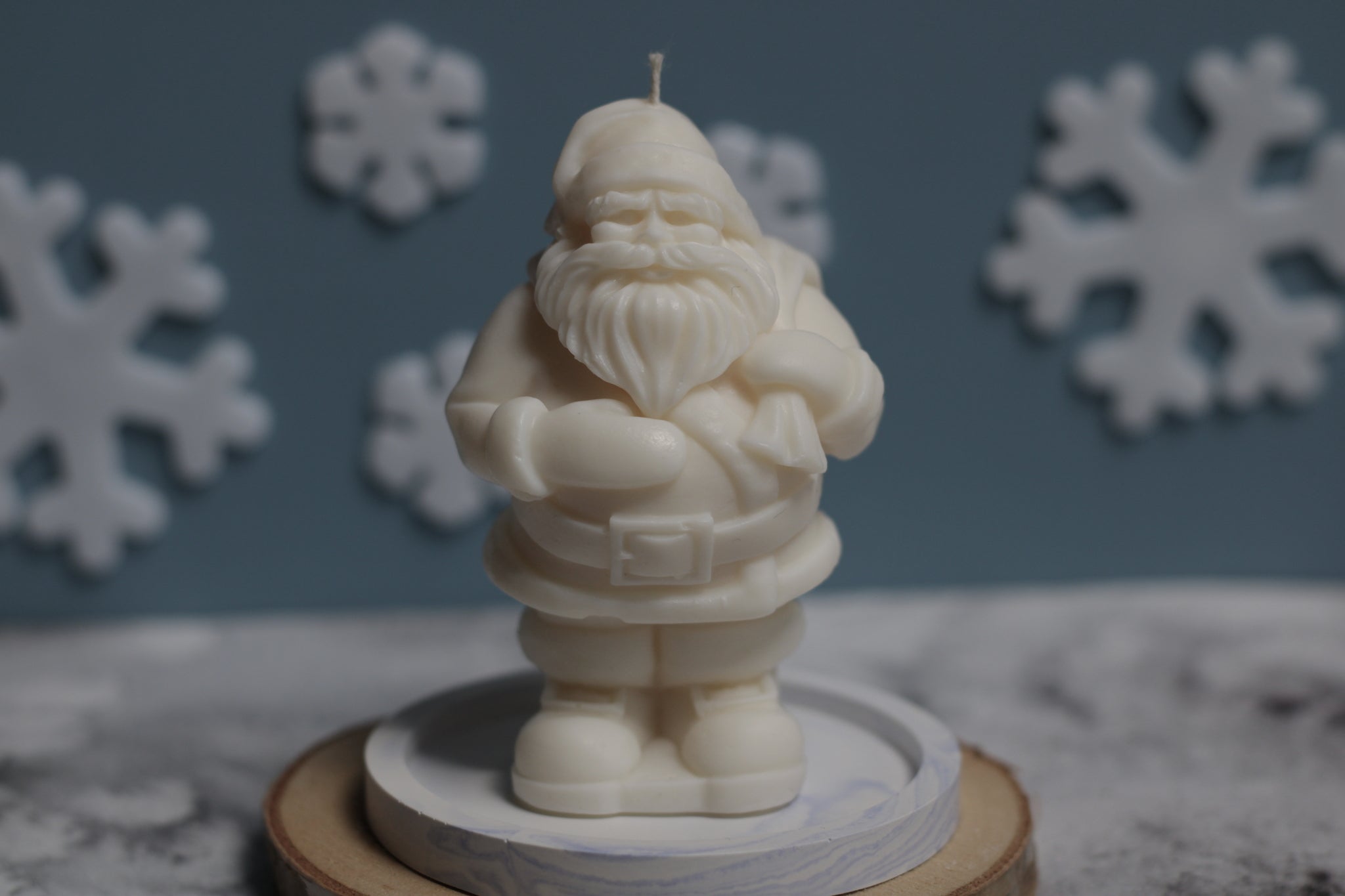 Dekoratyvinė sojų vaško žvakė KALĖDŲ SENELIS