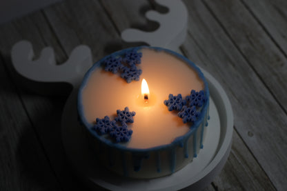 Rankų darbo kvepianti žvakė Šerkšno bučinys