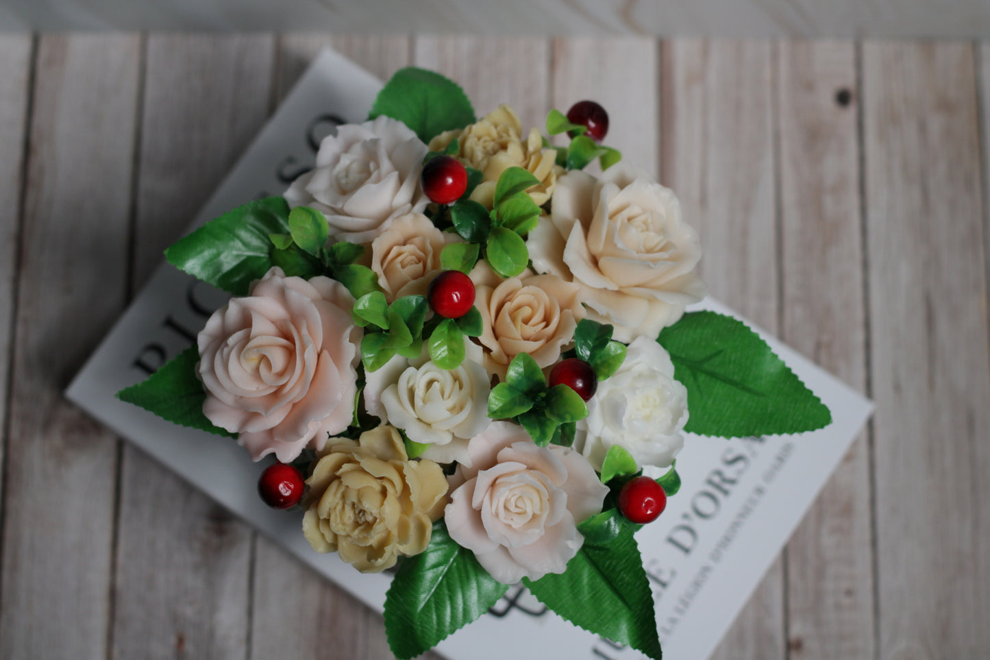 Elegantiška muilo gėlių kompozicija Romantiškos rožės