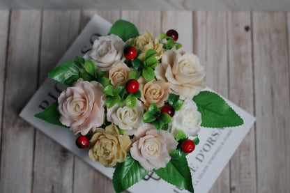 Elegantiška muilo gėlių kompozicija Romantiškos rožės