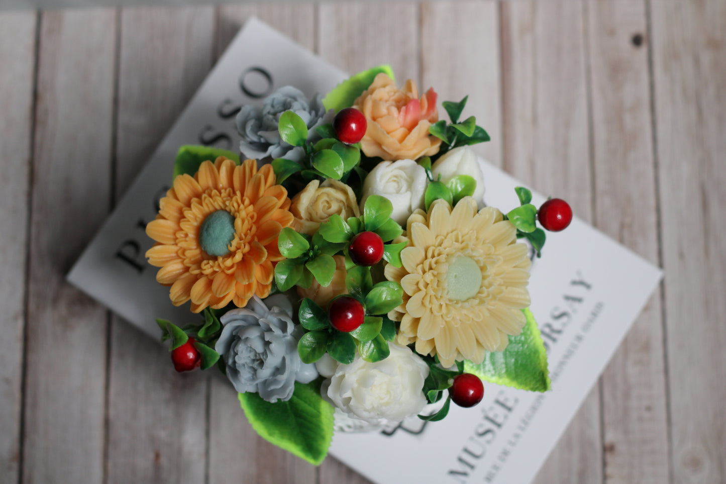 Elegantiška geltona muilo gėlių puokštė rankų darbo