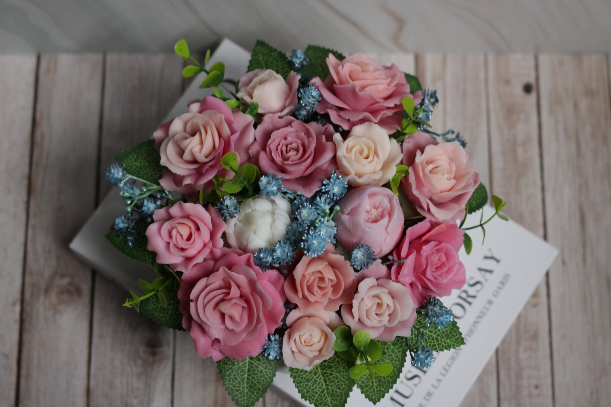 Elegantiška rožinė muilo gėlių puokštė rankų darbo