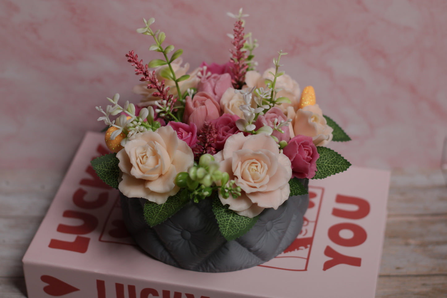 Dekoratyvinė muilo gėlių puokštė namų interjerui Meilė