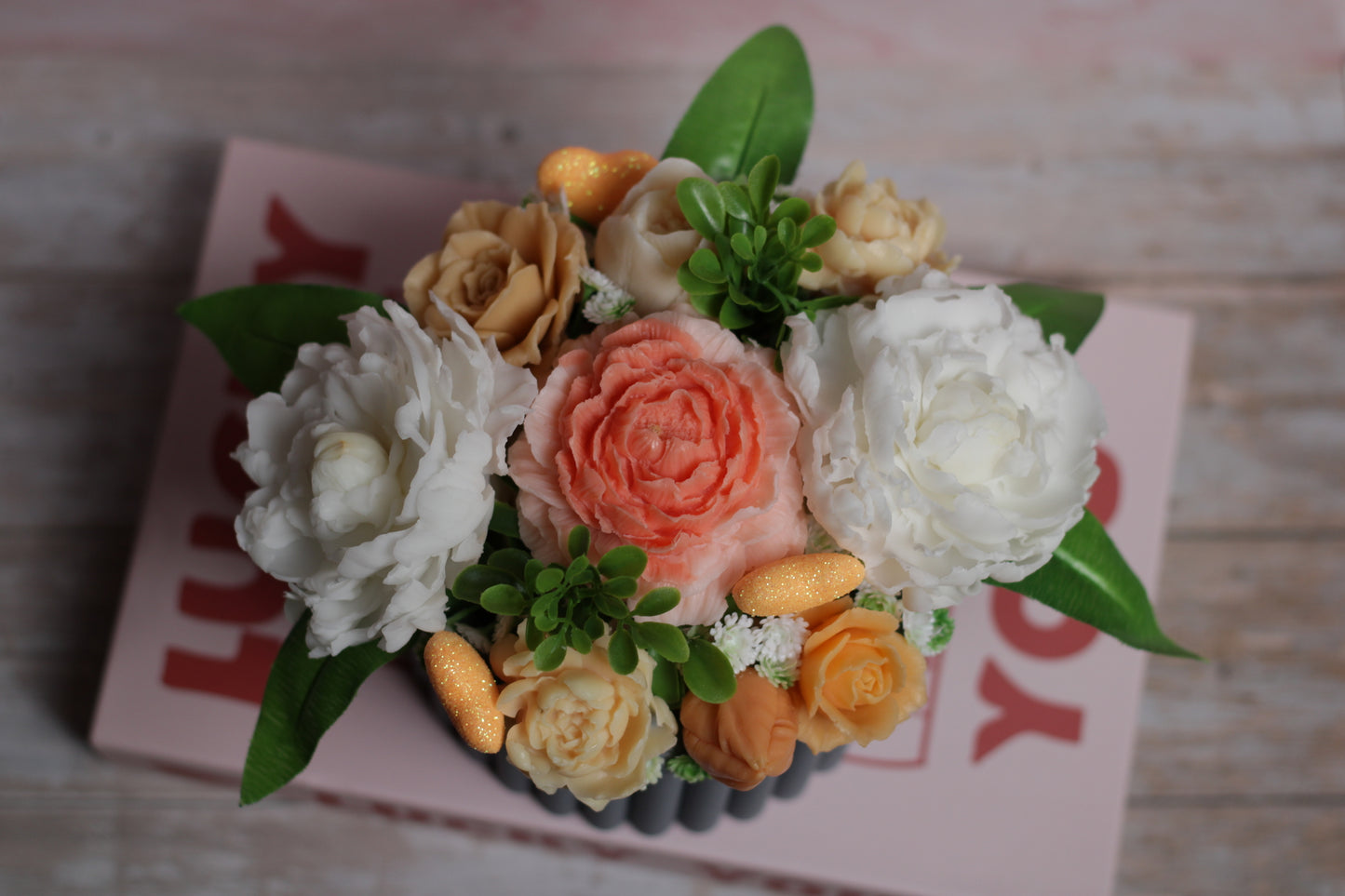 Ilgaamžė muilo gėlių puokštė Simfonija – elegantiška dovanos idėja