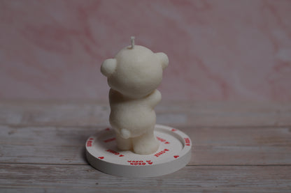 Rankų darbo sojų vaško žvakė Meškiukas su Zuikiu