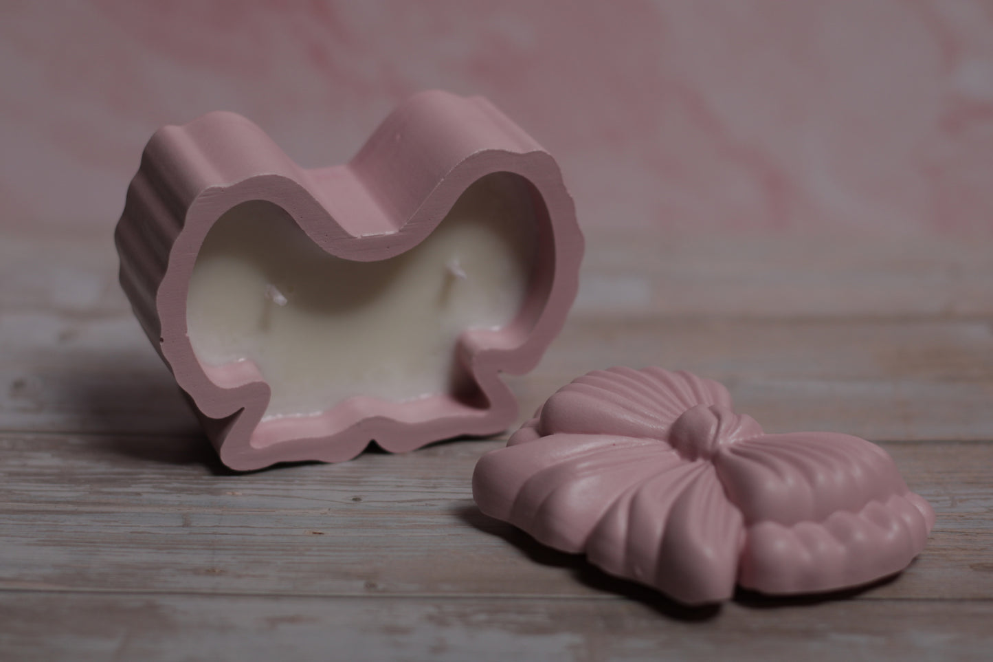 KASPINAS – kvepianti sojų vaško žvakė elegantiškame gipso inde