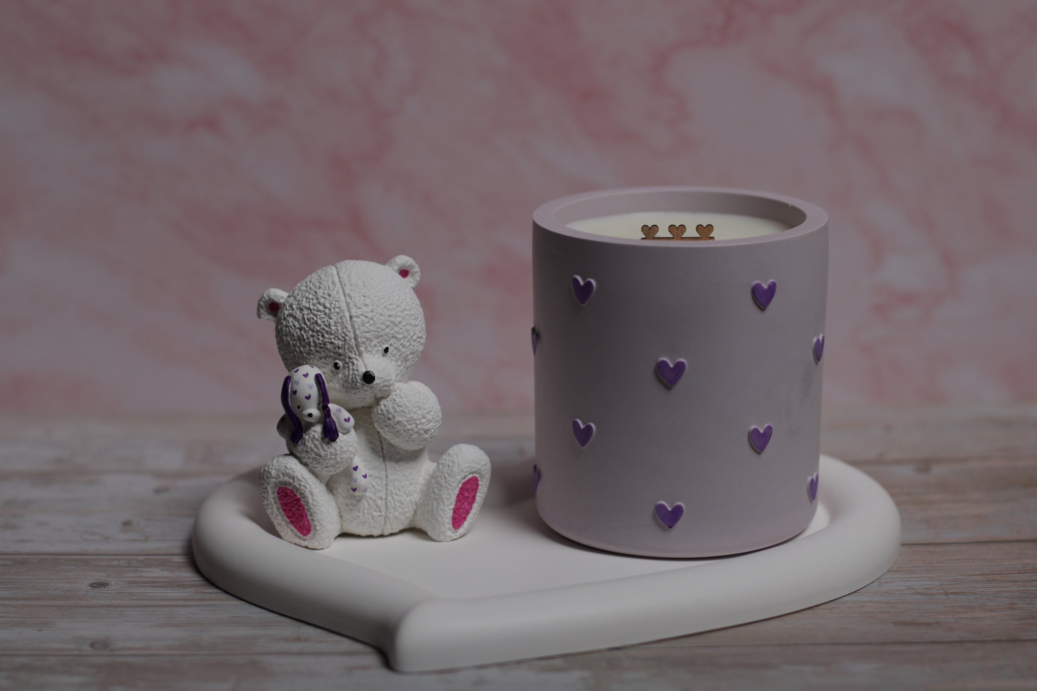 Rinkinys I LOVE YOU – sojų vaško žvakė, akrilinis širdies padėkliukas ir meškiukas