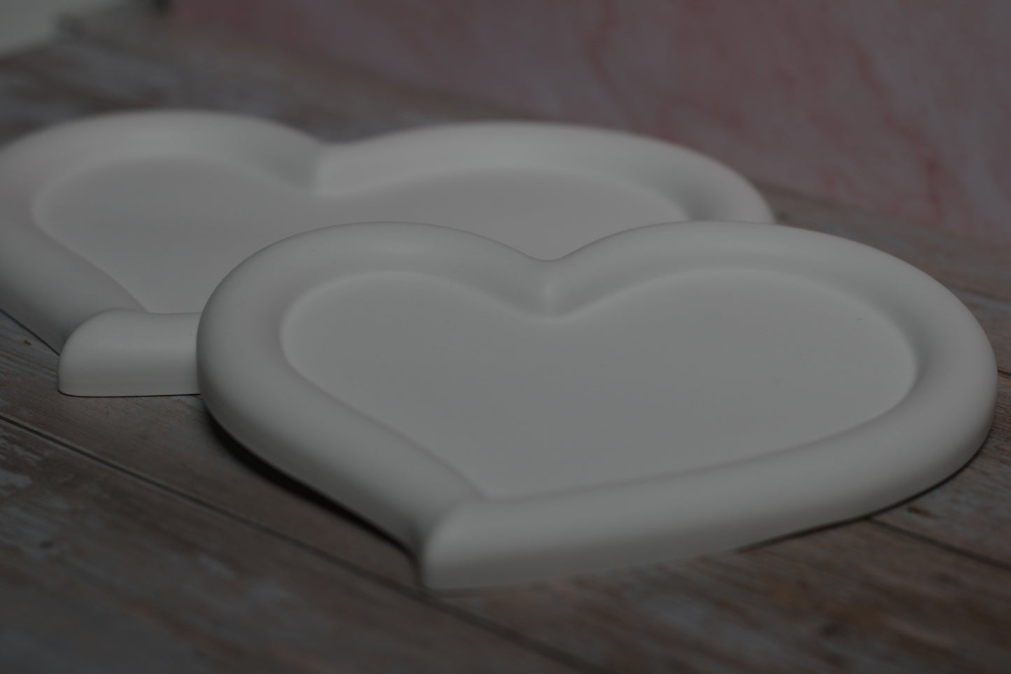 Rankų darbo akrilinis padėkliukas LOVE papuošalams ar žvakėms