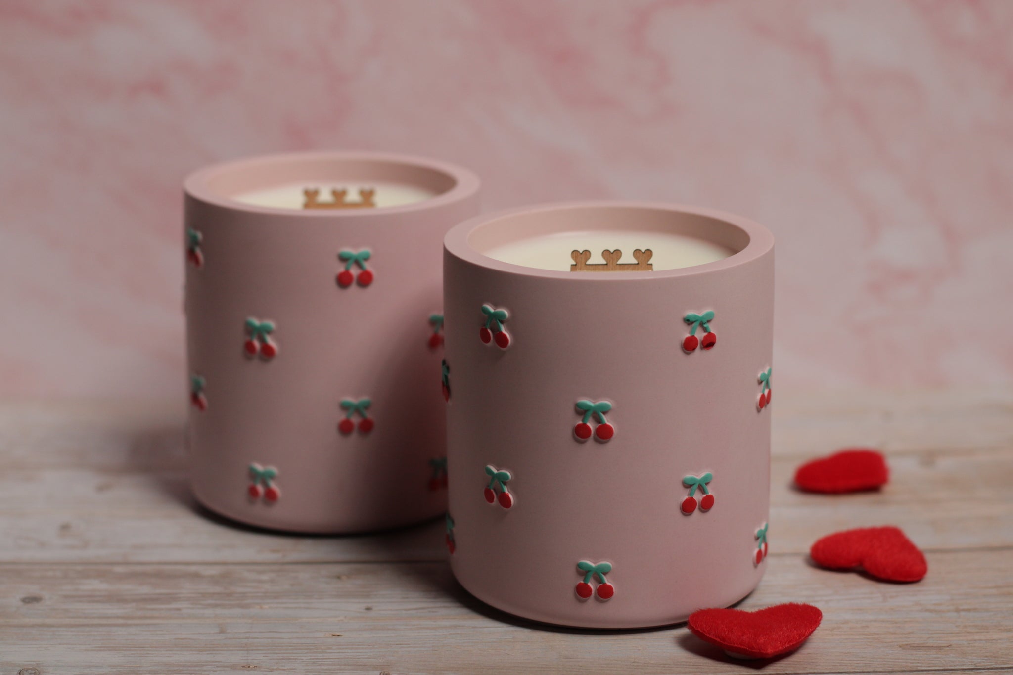 Sojų vaško žvakė gipso inde CHERRY POP – rankų darbo dekoracija