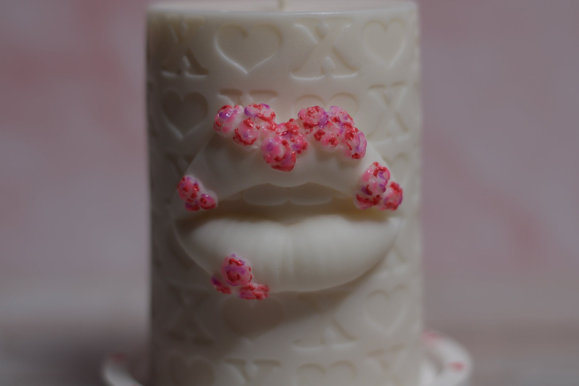 Rankų darbo sojų vaško žvakė PASLAPTINGOS LŪPOS