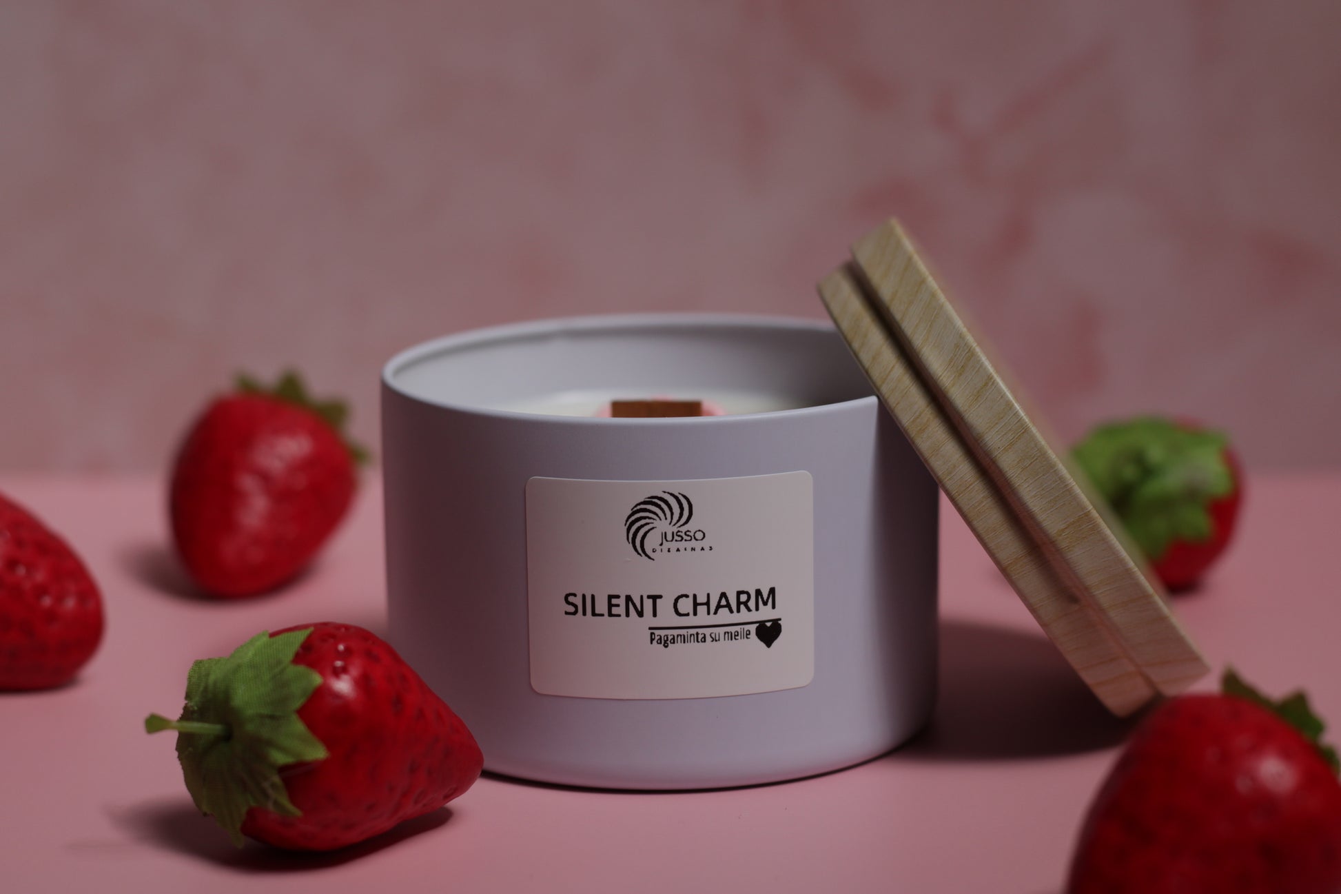 Kvepianti sojų vaško žvakė metaliniame indelyje Silent Charm