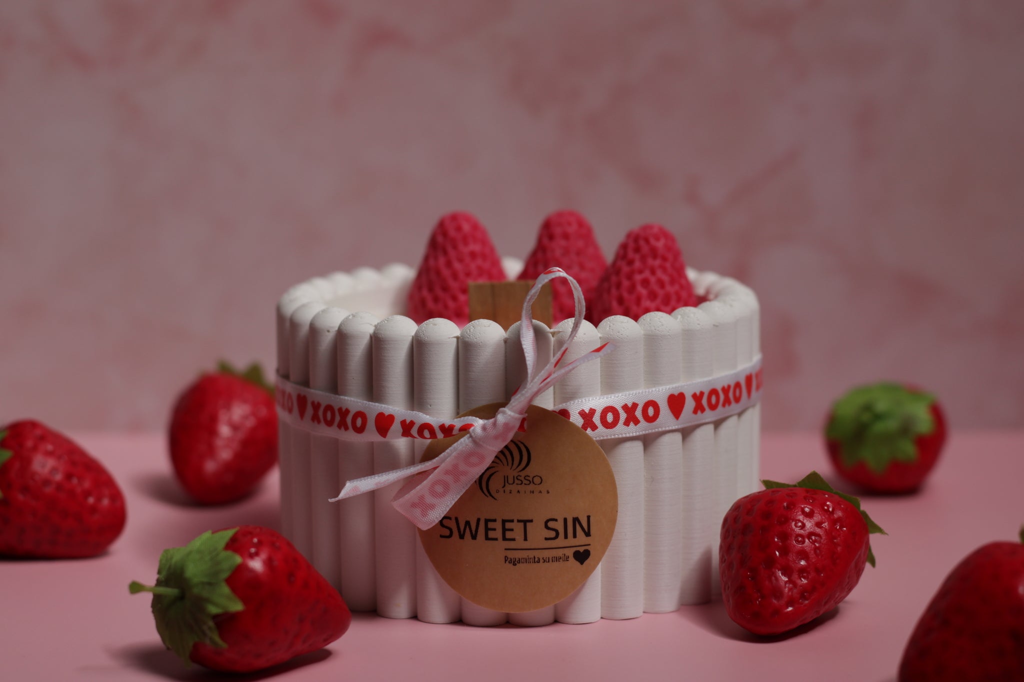 Kvepianti sojų vaško žvakė akriliniame inde Sweet Sin