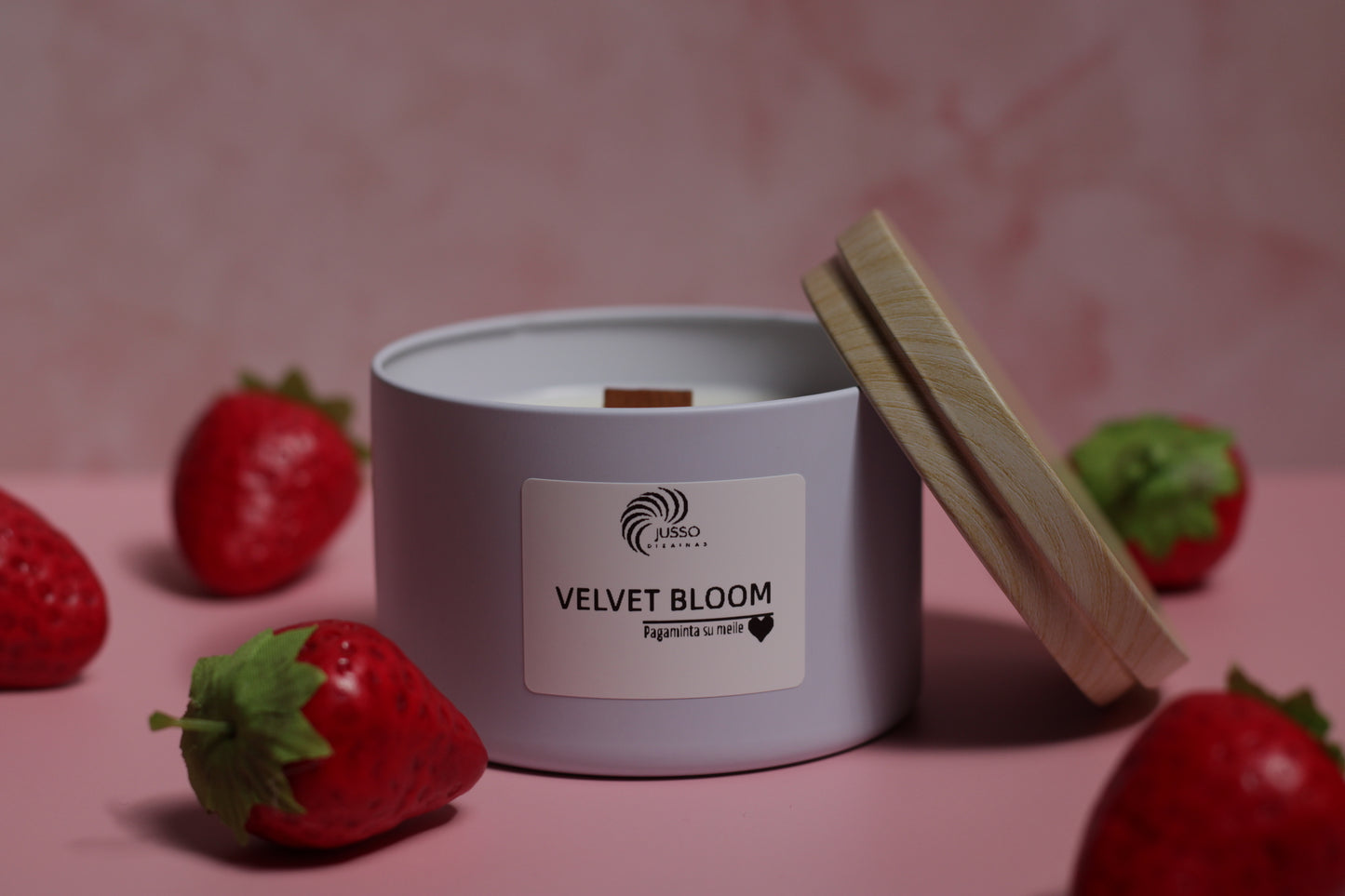 Kvepianti sojų vaško žvakė metaliniame indelyje Velvet Bloom