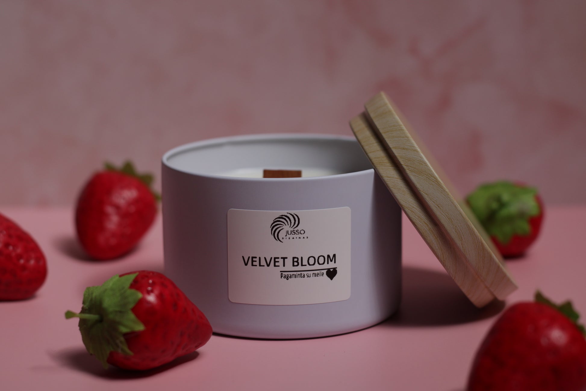 Kvepianti sojų vaško žvakė metaliniame indelyje Velvet Bloom