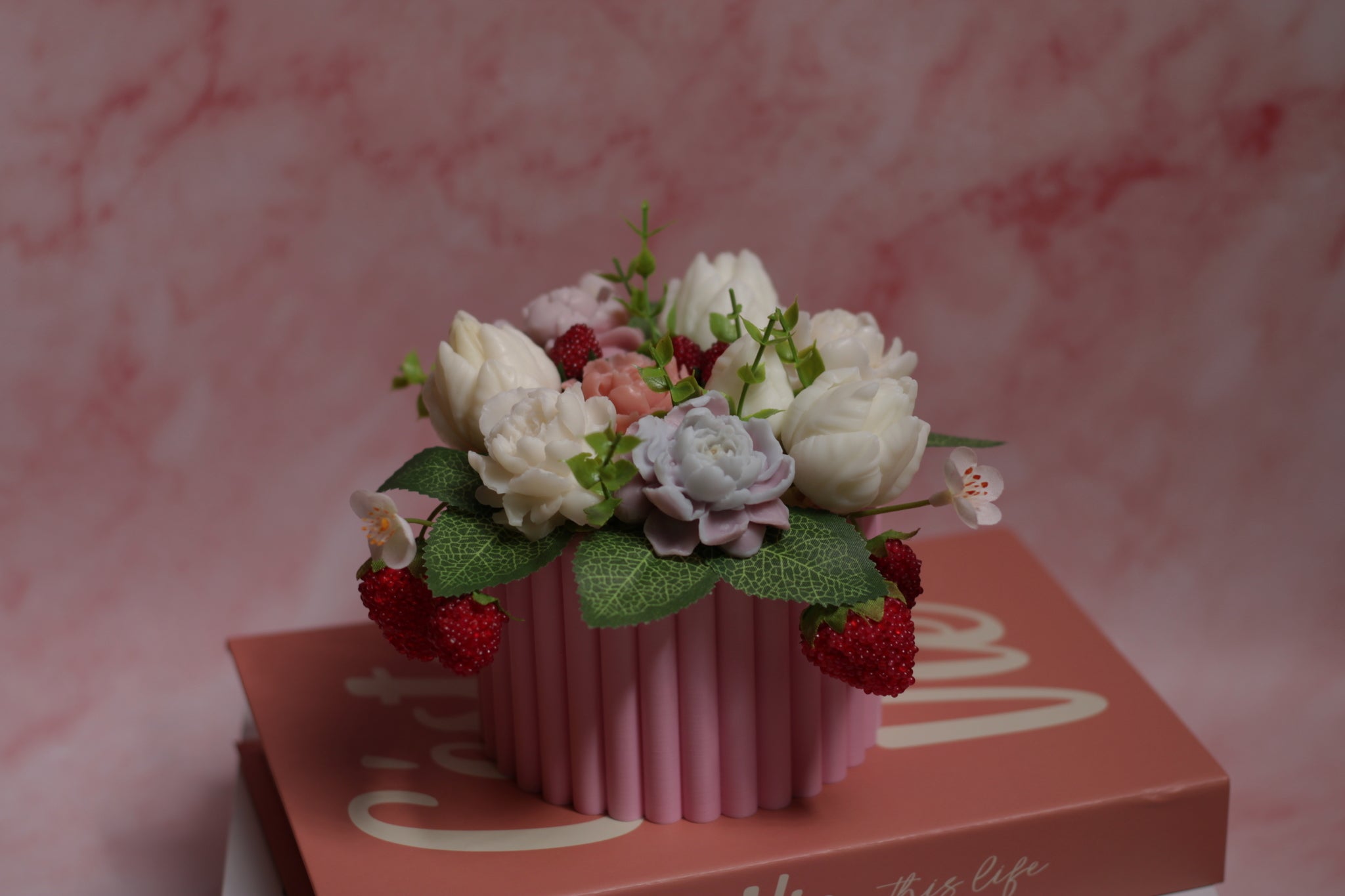 Muilo gėlių puokštė „Džiaugsmas“ – elegantiška rankų darbo dekoratyvinė puokštė iš muilo gėlių