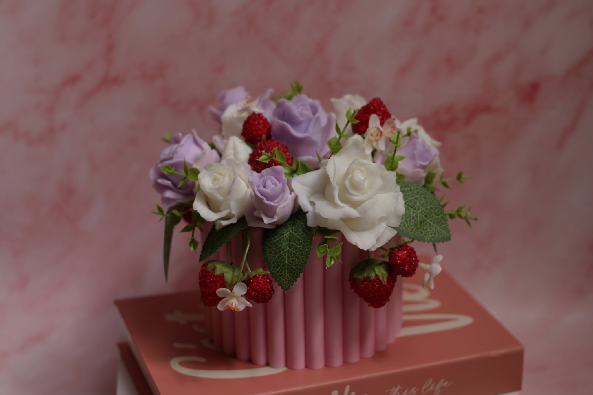 Muilo gėlių puokštė „Elegancija“ – elegantiška rankų darbo dekoratyvinė puokštė iš muilo gėlių