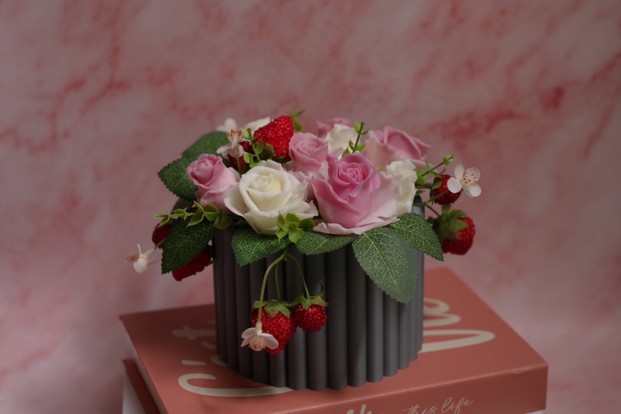 Muilo gėlių puokštė „Ilgesys“ – elegantiška rankų darbo dekoratyvinė puokštė iš muilo gėlių