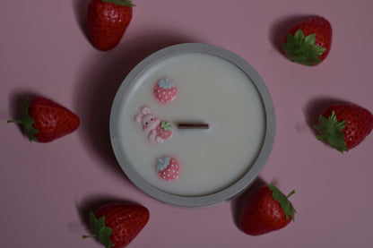 Rankų darbo sojų vaško žvakė Zuikio lobis su medine dagtimi