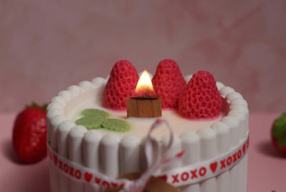 Dekoratyvinė sojų vaško žvakė Sweet Sin akriliniame inde