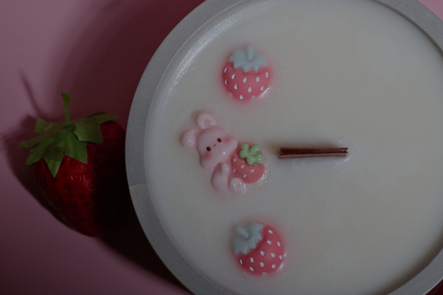 Elegantiška kvepianti sojų žvakė Zuikio lobis gipso inde