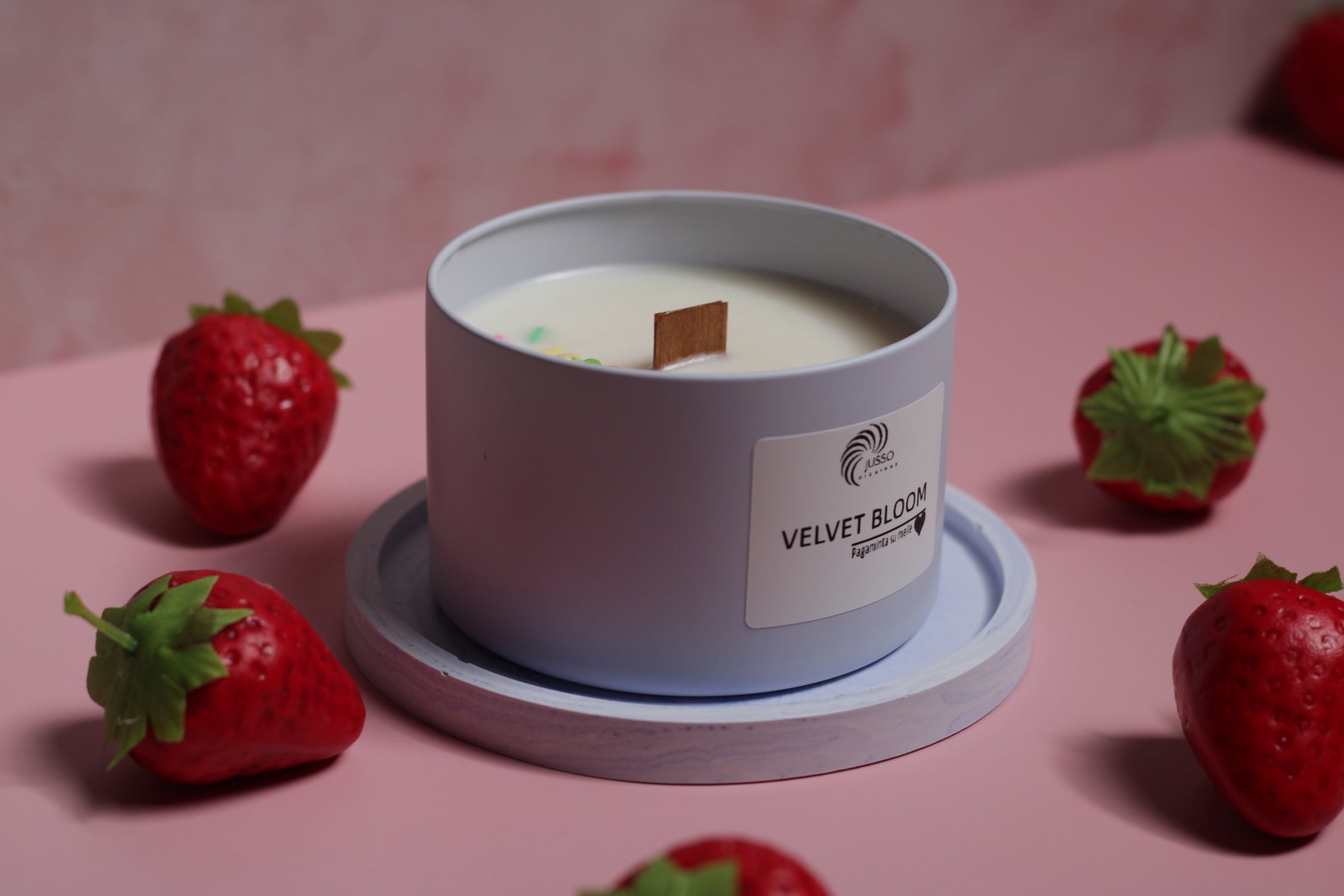 Elegantiška kvepianti sojų žvakė Velvet Bloom namų jaukumui